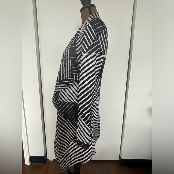 Chico’s TRAVELERS COLLECTION
Crushed Patchwork Striped Jacket size 0 - Picture 4 of 5